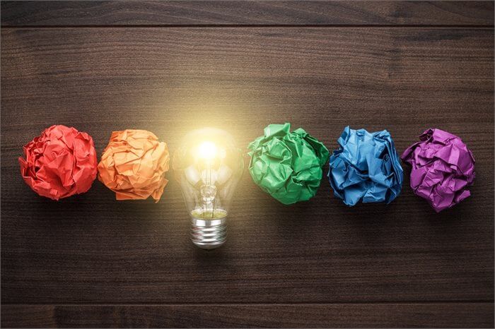 שקדנות או חדשנות: האם קיים קשר בין ציונים גבוהים לחדשנות ויצירתיות?