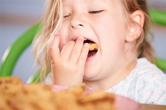 מה משפיע על דפוסי האכילה של ילדים - ההורה או התינוק?