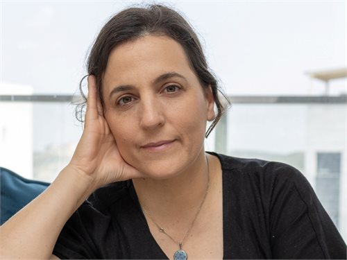 שרה מנו