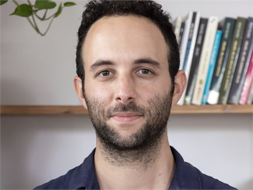 תם אטיאס