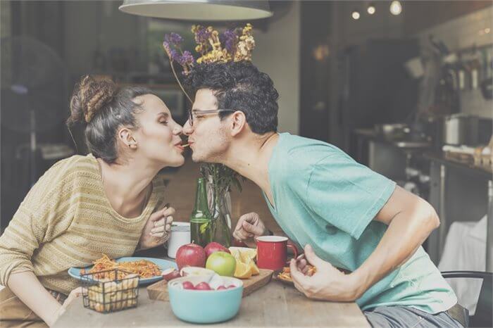 מחיר הזוגיות המאושרת - עלייה במשקל?