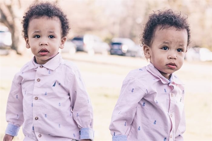 תאומים – למה אנחנו מוקסמים מהם ואיך לגדל אותם?