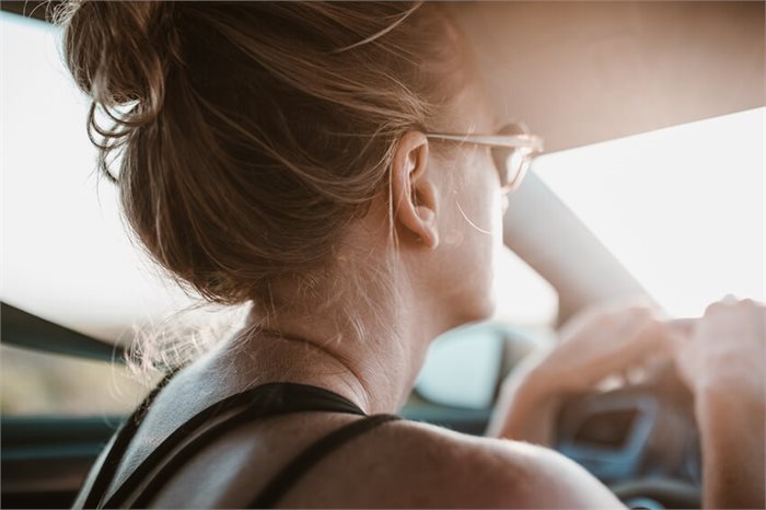 די ללחץ בכבישים: טיפול בחרדת נהיגה