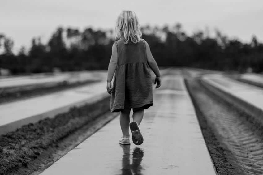 הקשר בין פגיעה מינית בילדות לדיכאון וחרדה בבגרות: סיכום מאמרו של מניגליו
